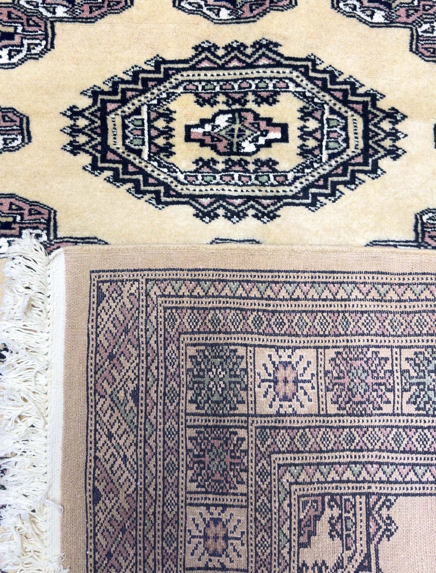 Bokhara Gul Rug - 4 x 6 ft