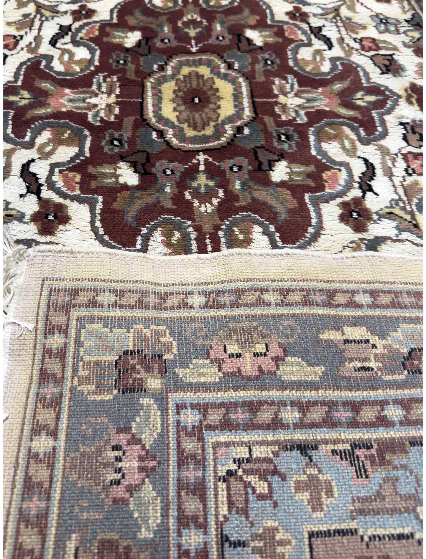 Silky Medallion Rug - 3 x 5 ft