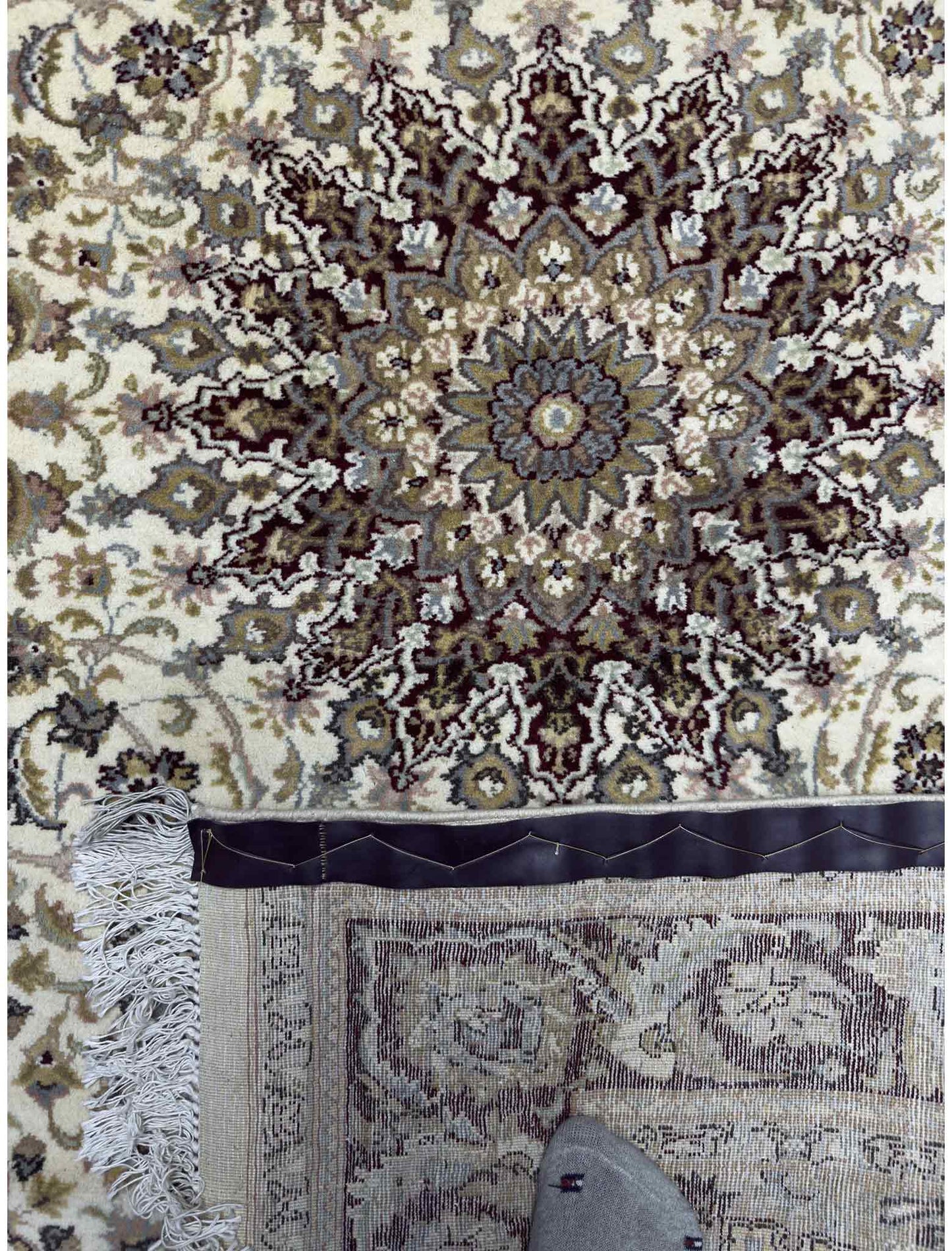 Kashan Medallion Rug - 4.5 x 7 ft