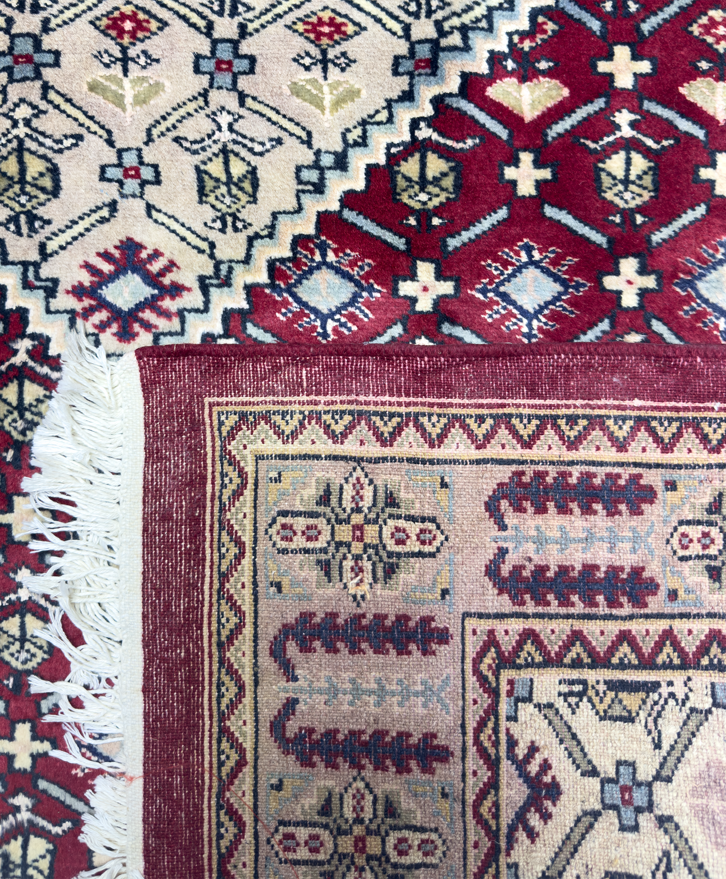 Pak. Persian Senneh Rug - 4 x 6 ft