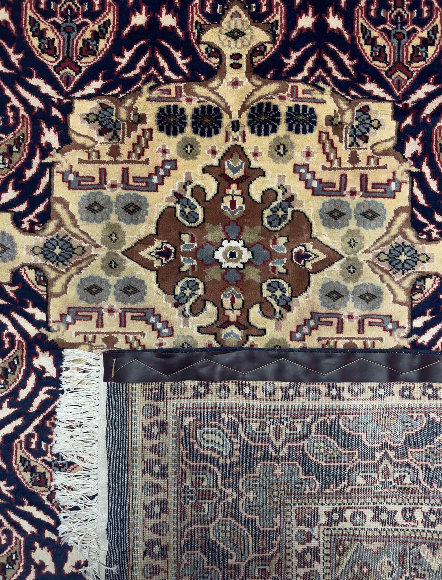 Mader-e-Bacha Rug - 4.5 x 6.5 ft