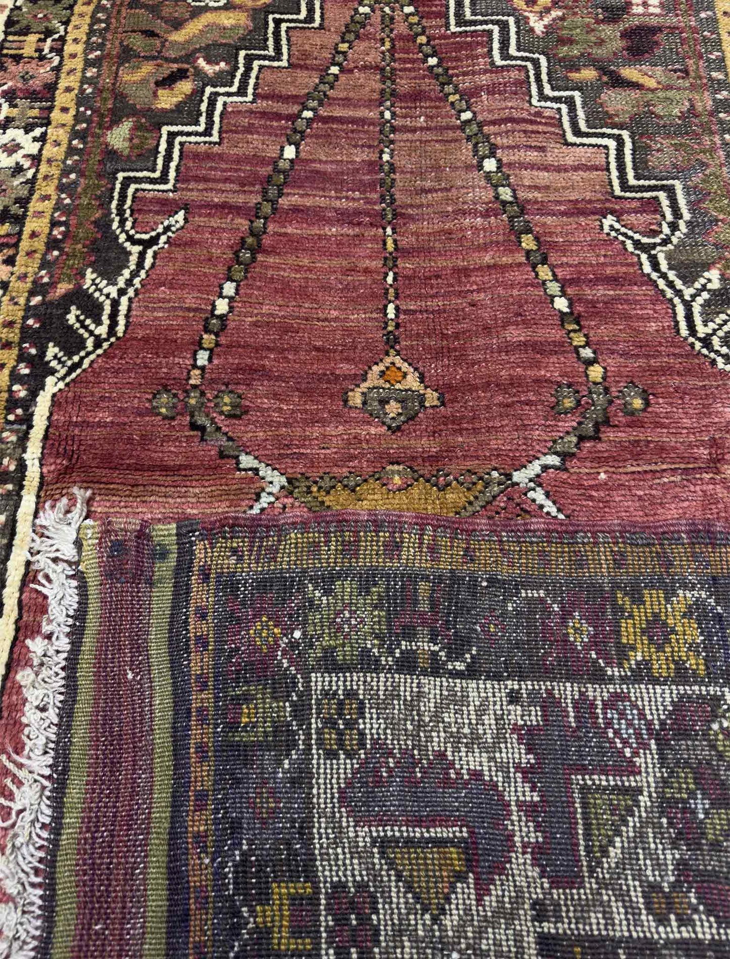 Pre-loved Turkish Prayer Rug - 3.5 x 5 ft