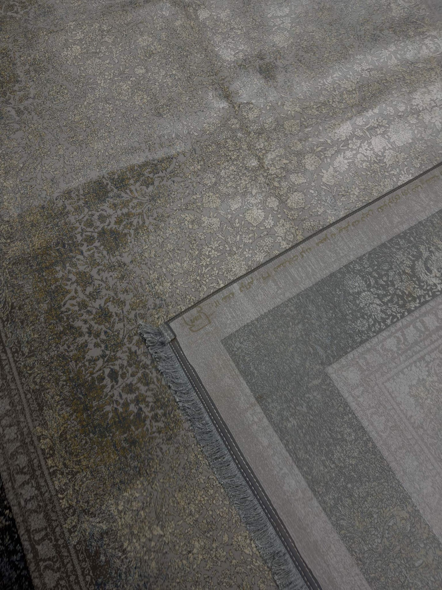 Modern Vintage Rug - 7 x 10 ft