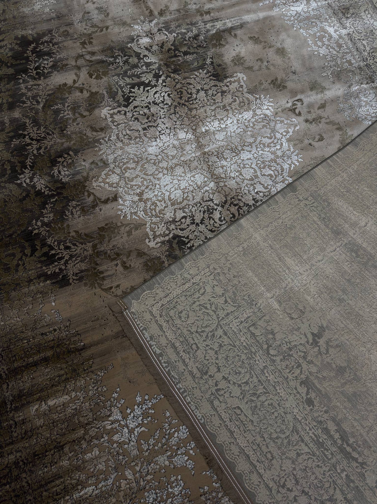 Modern Vintage Rug - 7 x 10 ft