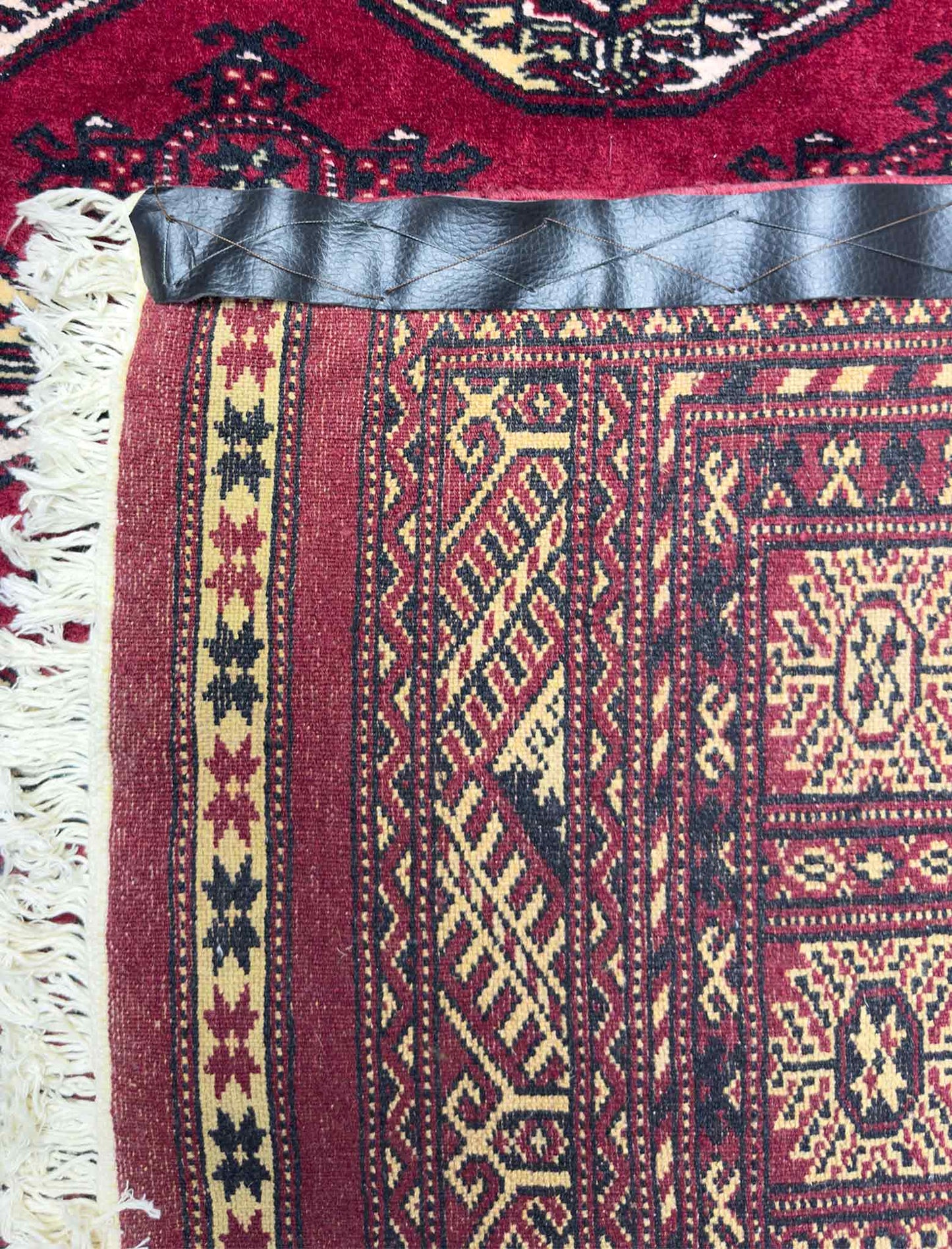 Bokhara Gul Rug - 4 x 6 ft