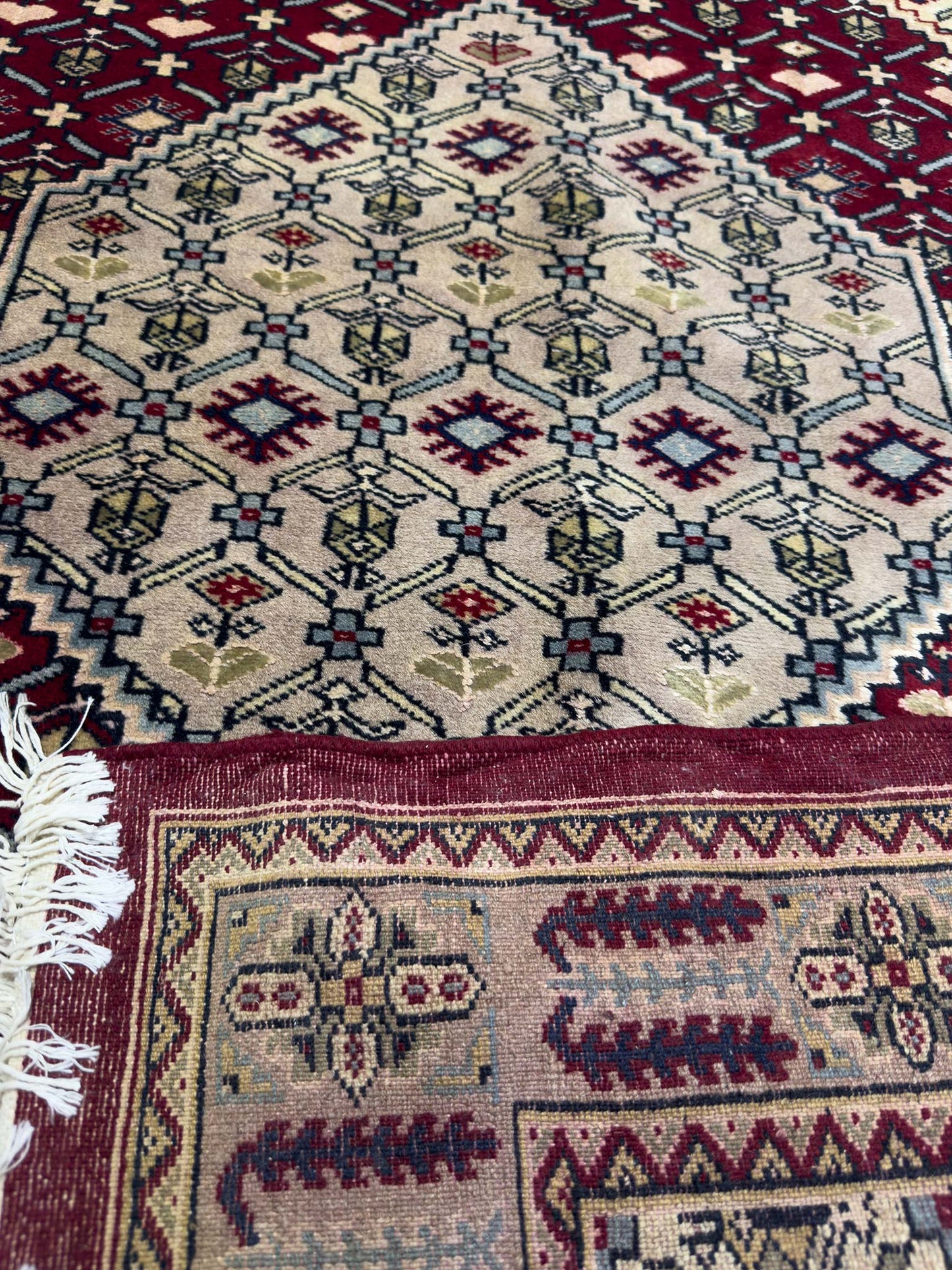 Persian Senneh Rug - 4 x 6 ft