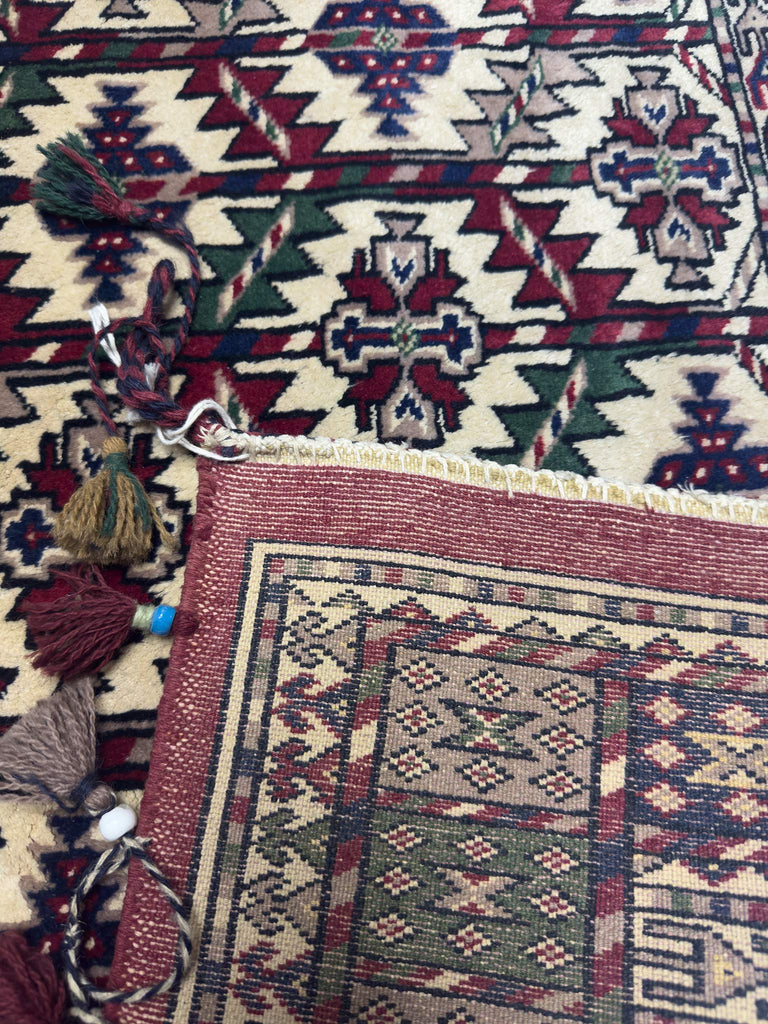 Yamut Rug - 2.5 x 4 ft