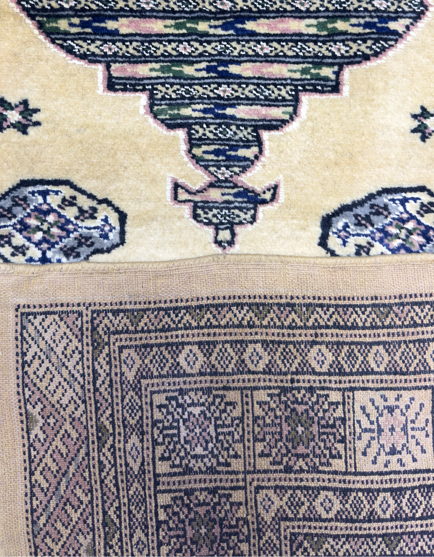 Pak. Bokhara Gul Rug - 4 x 6 ft