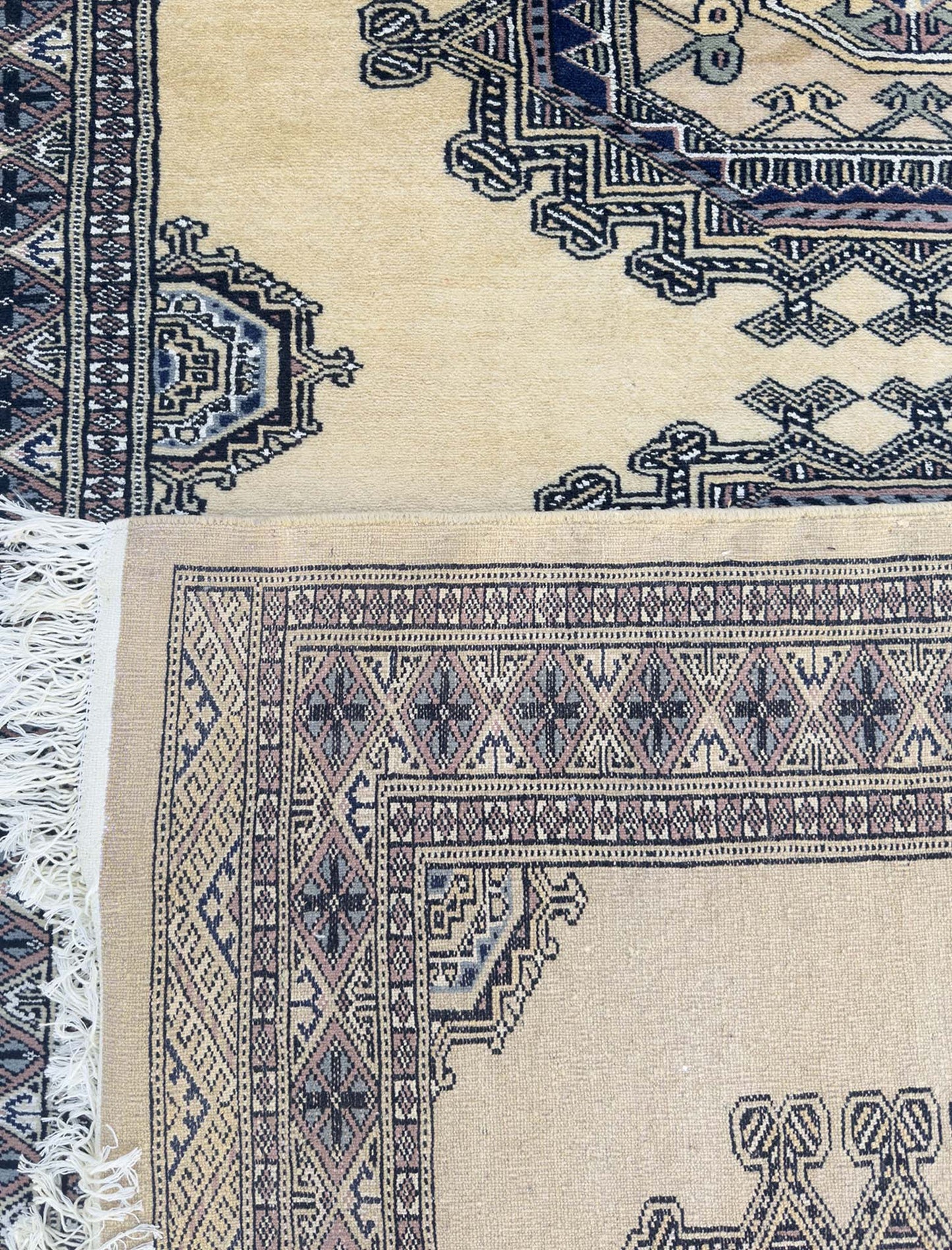 Mori Gulla Rug - 4 x 6 ft