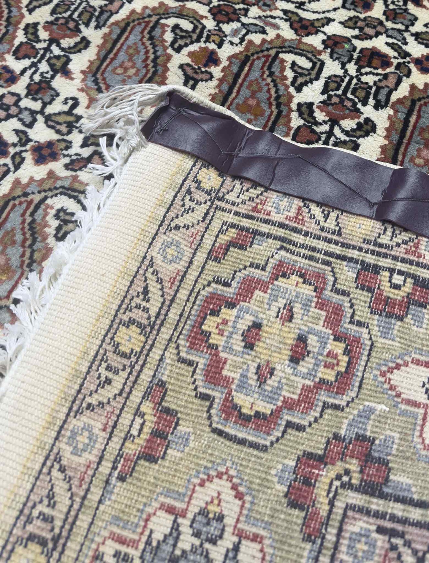 Paisley Boteh Rug - 4 x 6 ft