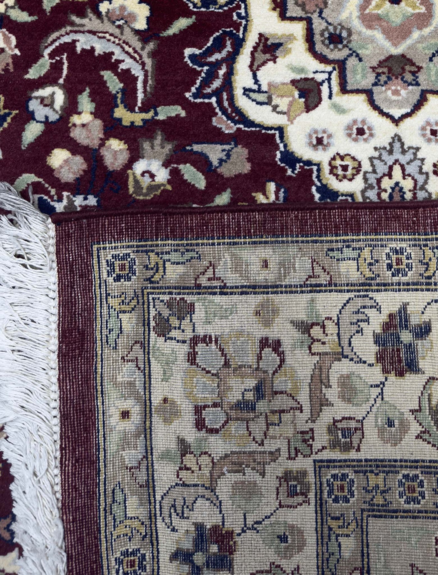 Isfahan Floral Rug - 5 x 8 ft