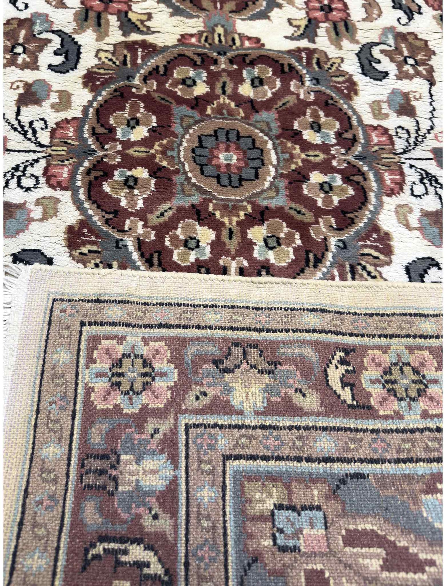 Silky Medallion Rug - 3 x 5 ft