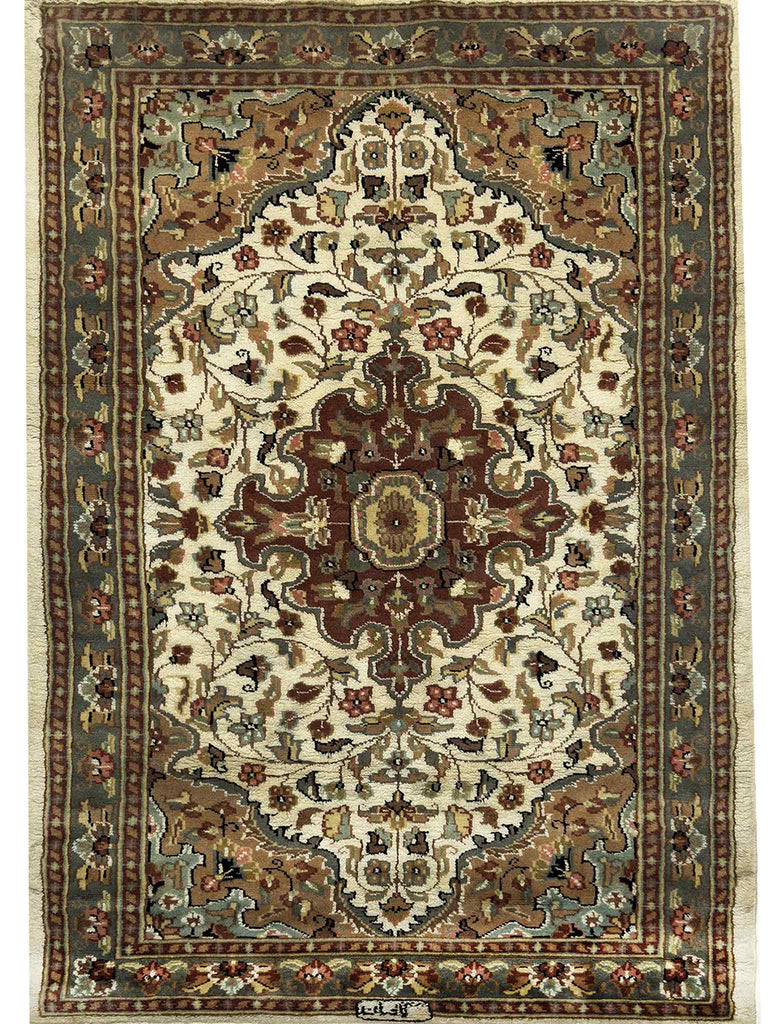 Silky Medallion Rug - 5 x 3 ft