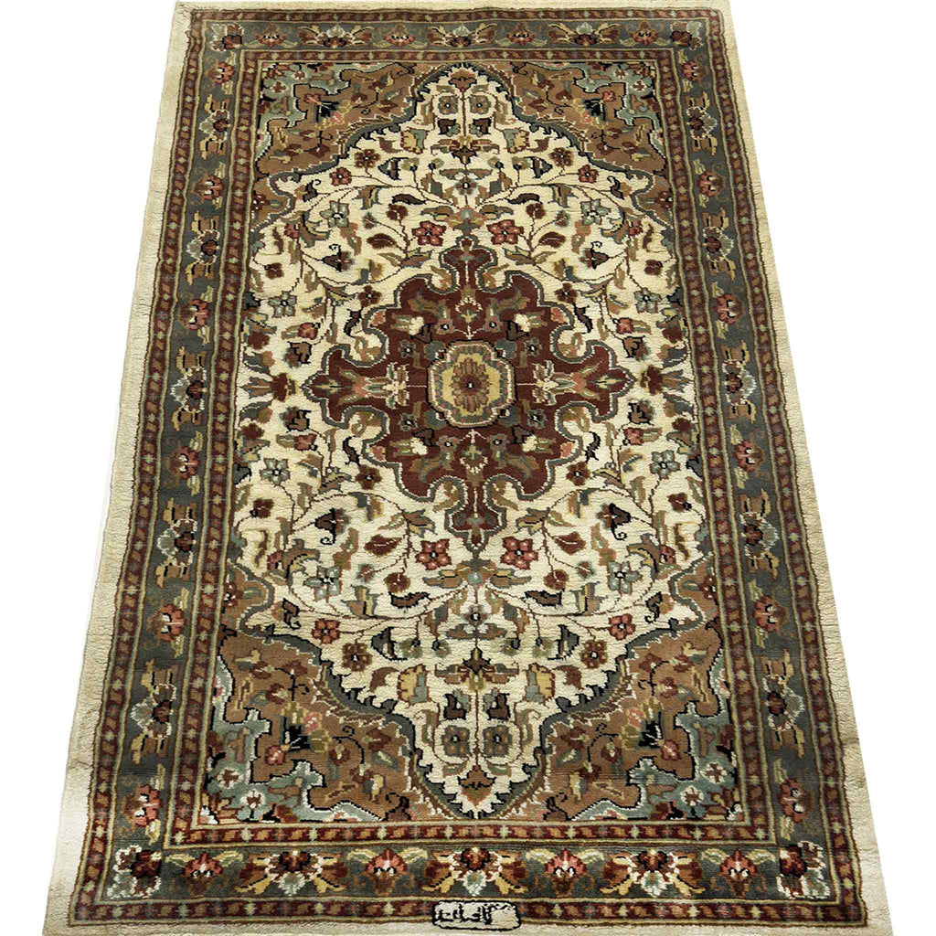 Silky Medallion Rug - 5 x 3 ft