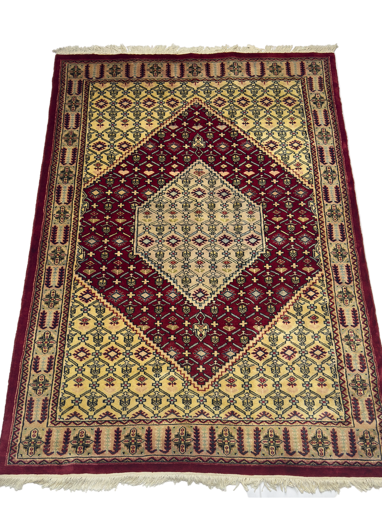 Persian Senneh Rug - 4 x 6 ft