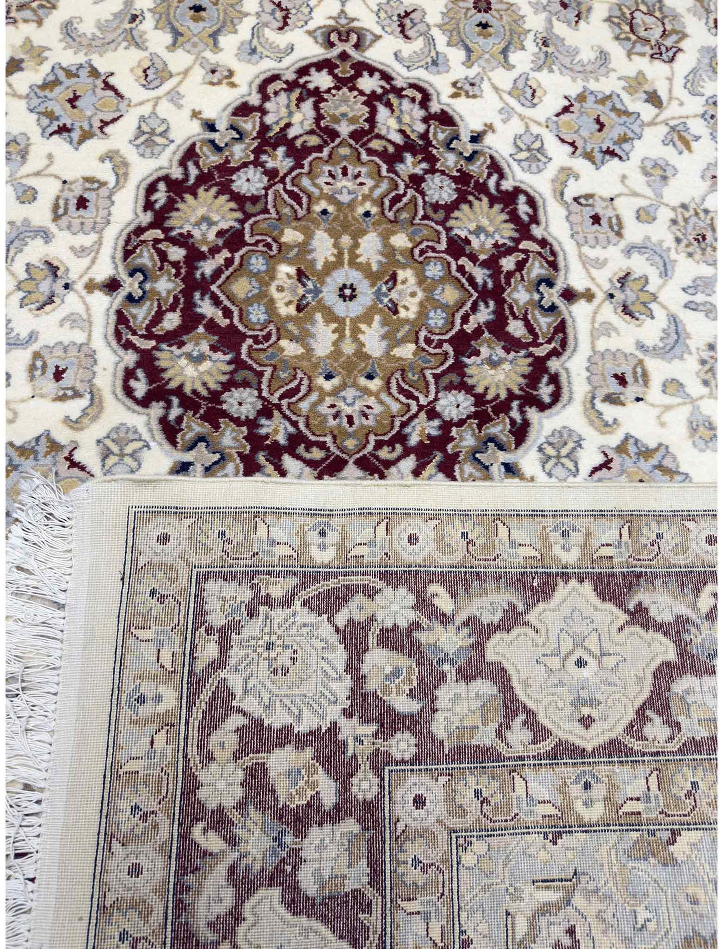 Kashan Floral Rug - 6 x 9 ft
