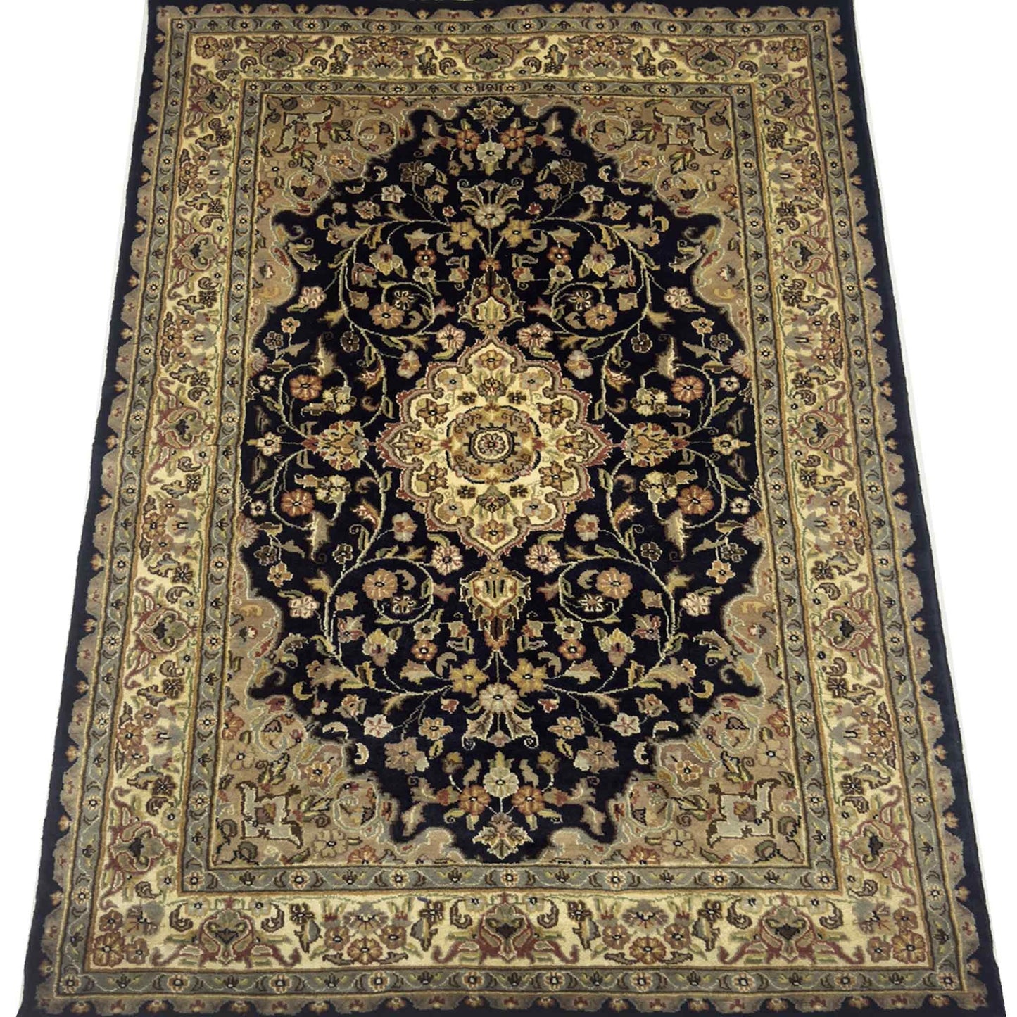 Kashan Floral Rug - 4 x 6 ft