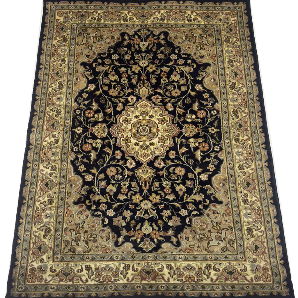 Kashan Floral Rug - 4 x 6 ft