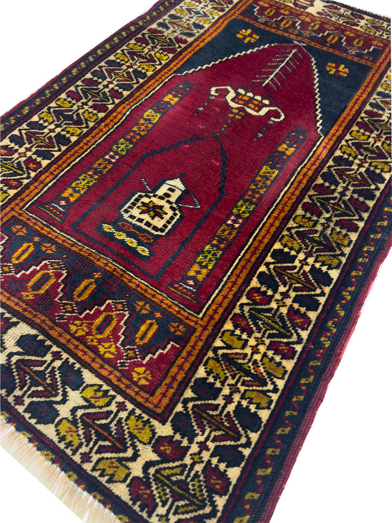 Turkish Prayer Rug - 2.5 x 4 ft