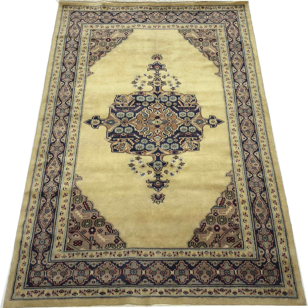 Kashan Medallion Rug - 4 x 6 ft