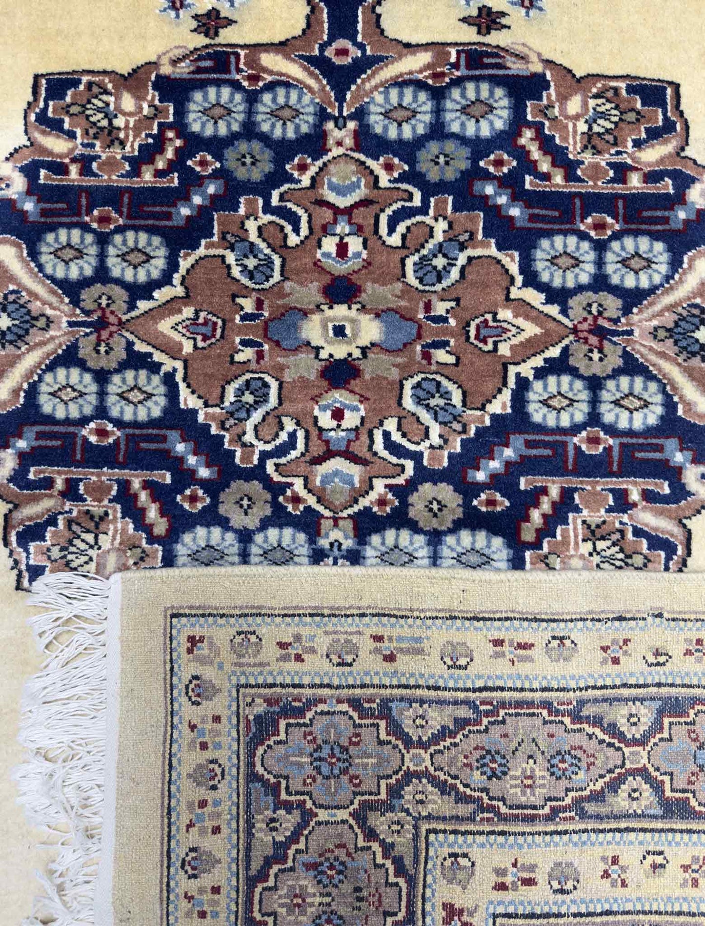 Kashan Medallion Rug - 4 x 6 ft