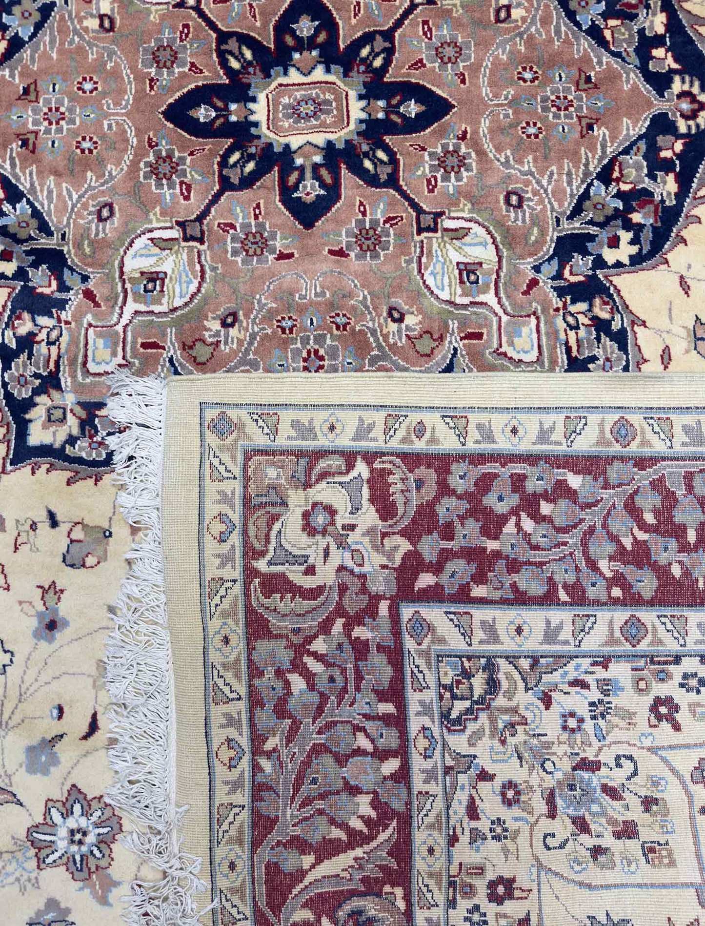 Kashan Medallion Rug - 8 x 11 ft