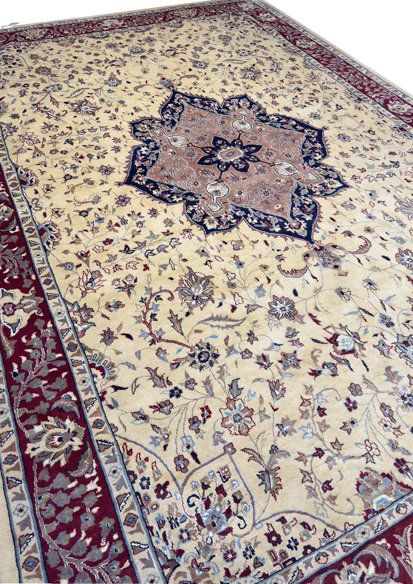 Kashan Medallion Rug - 8 x 11 ft