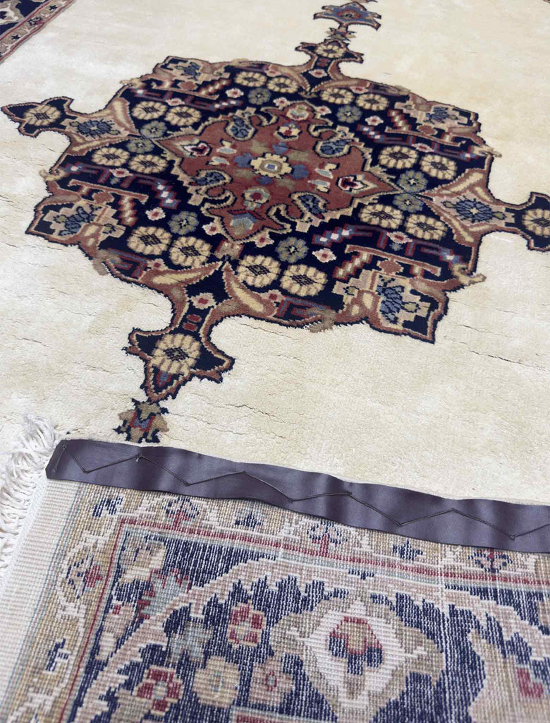 Kashan Medallion Rug - 6 x 4 ft