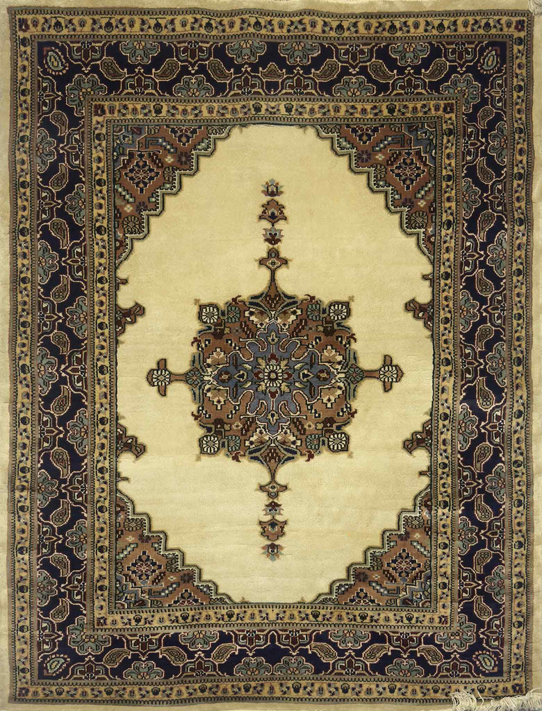 Kashan Medallion Rug - 6 x 4 ft