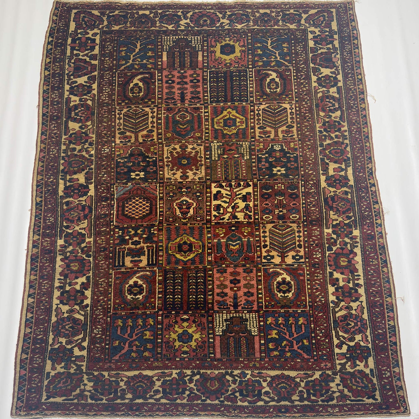 Pre-loved Bakhtiari Rug - 5 x 7 ft