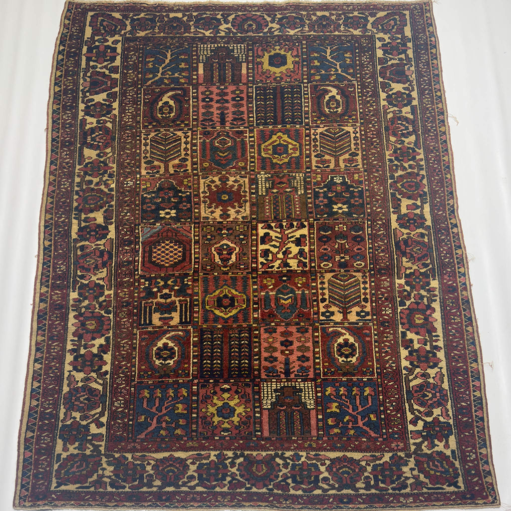 Persian Bakhtiari Rug - 7 x 4.5 ft