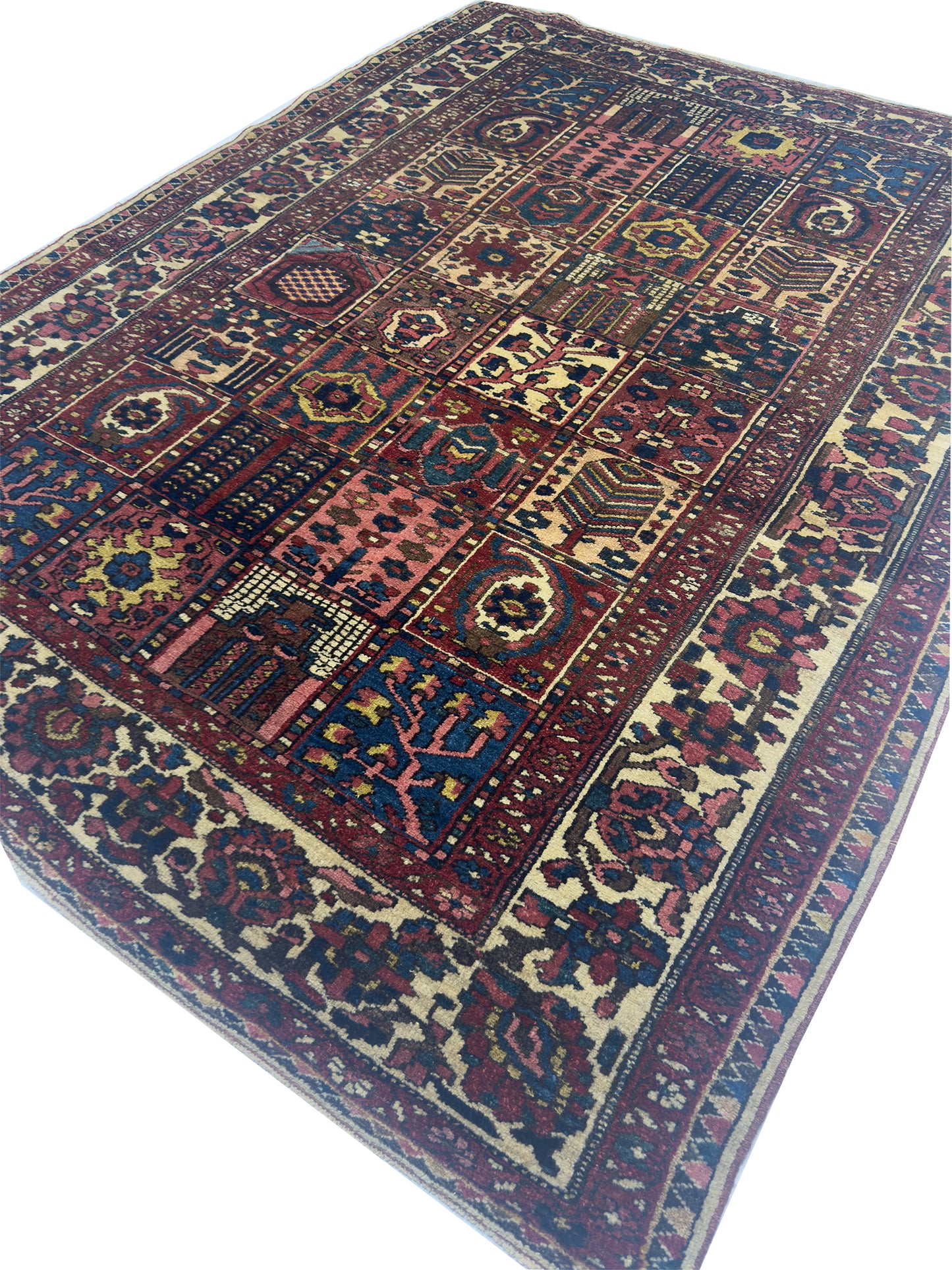 Pre-loved Bakhtiari Rug - 5 x 7 ft