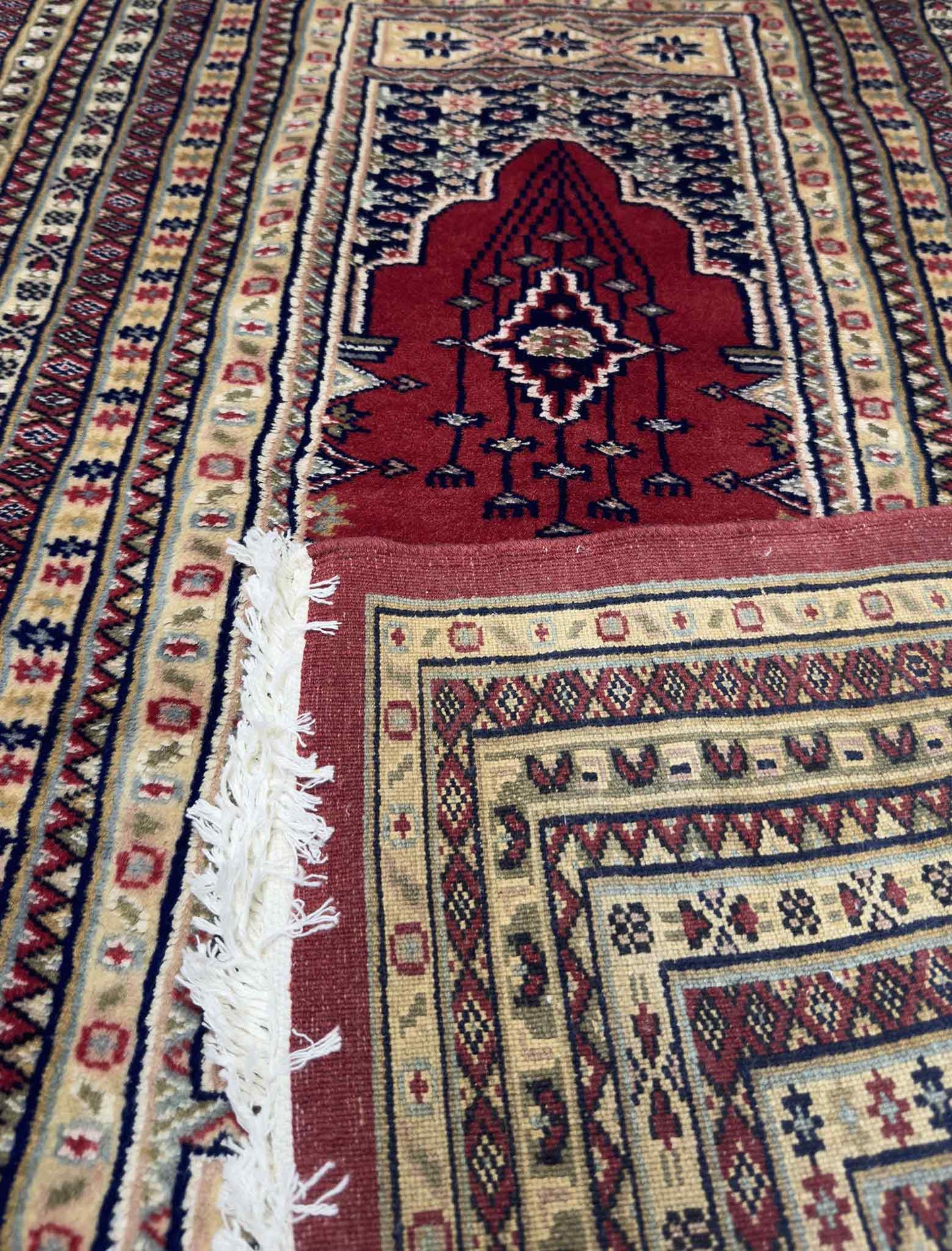 Prayer Rug - 2.5 x 4 ft