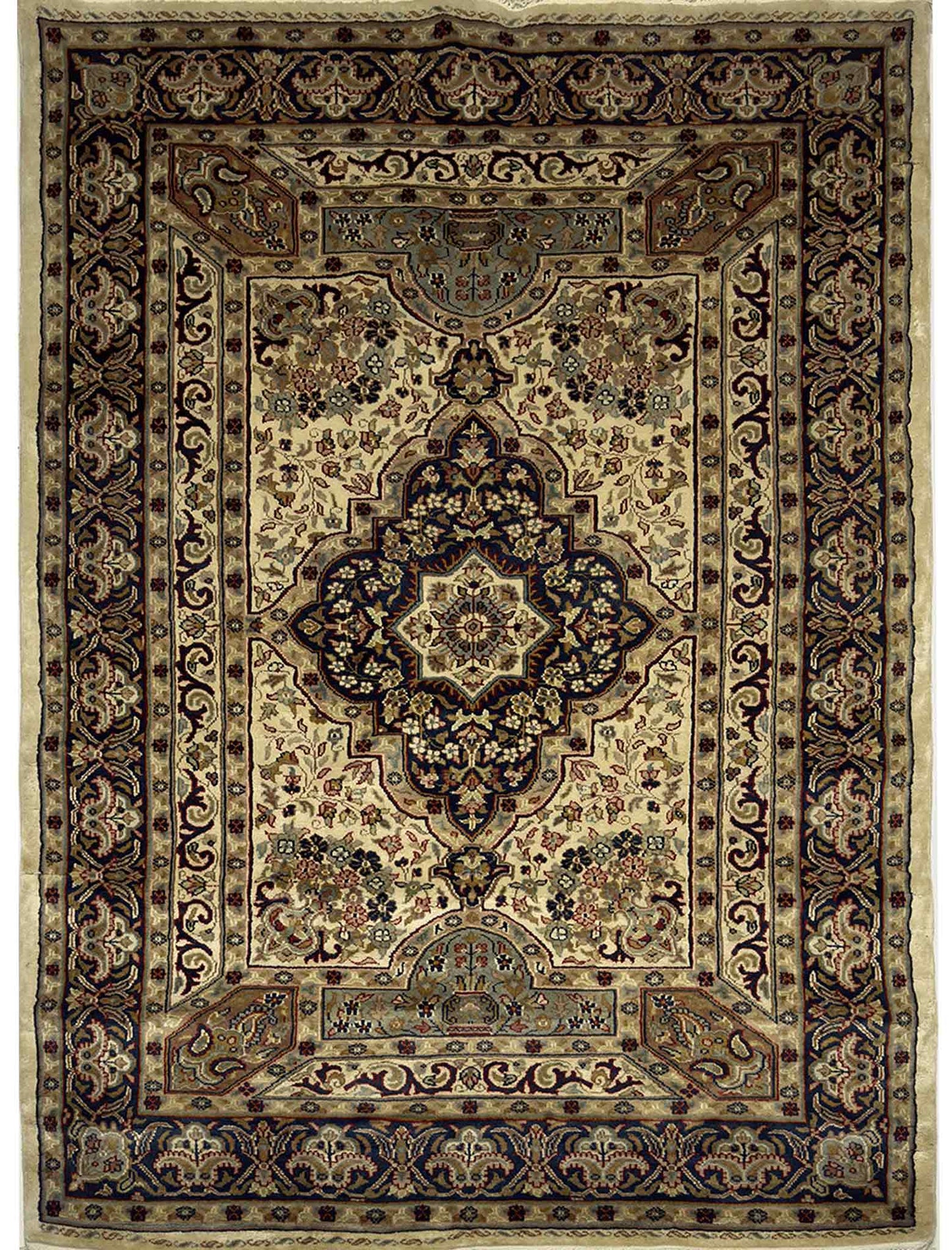 Medallion Rug - 7 x 4.5 ft