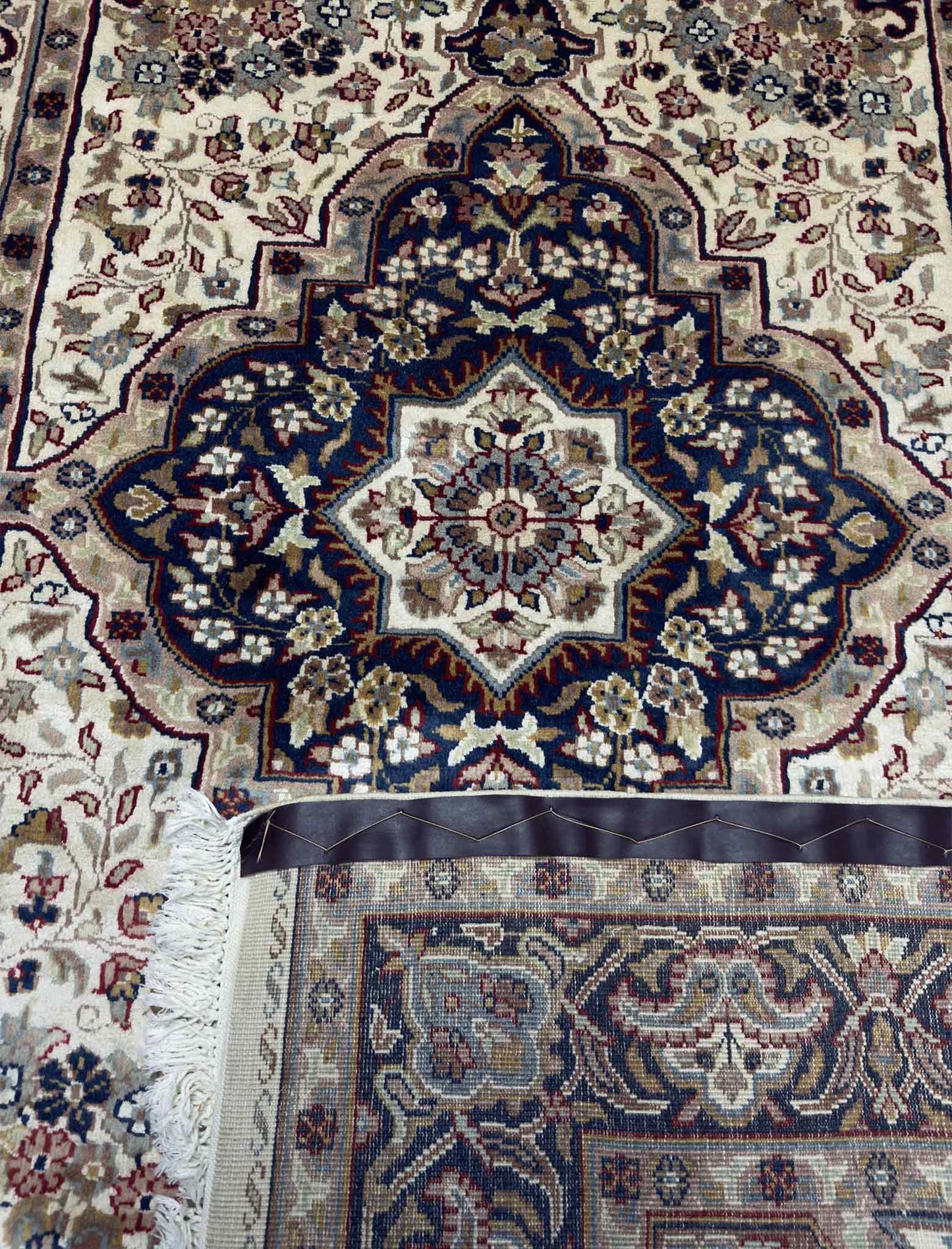 Medallion Rug - 7 x 4.5 ft