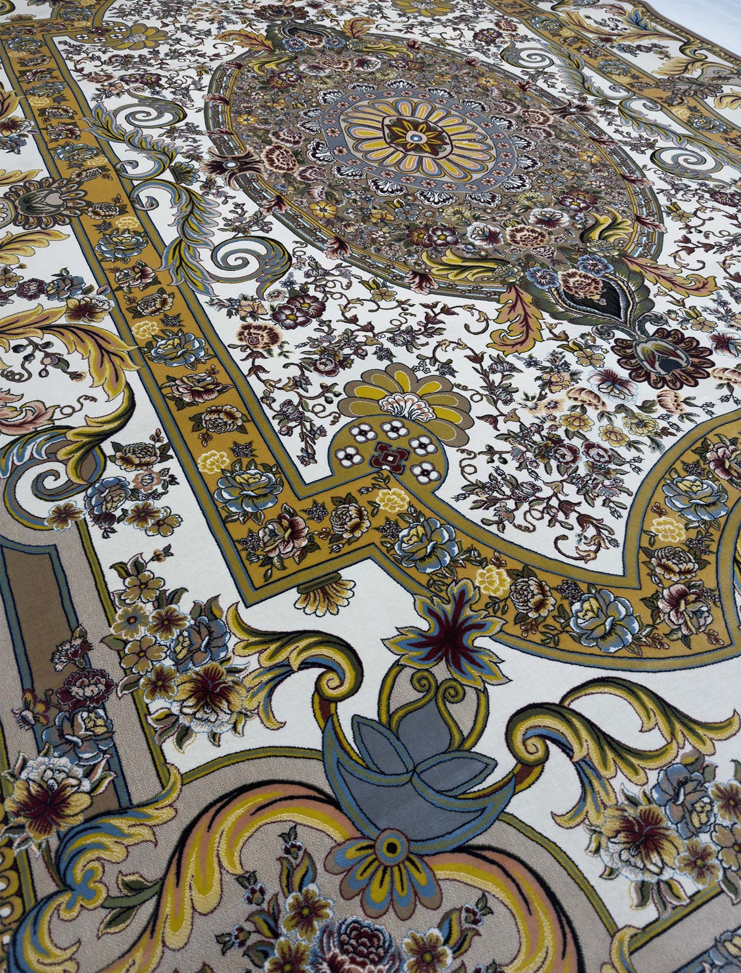 Modern Versace Rug - 7 x 10 ft