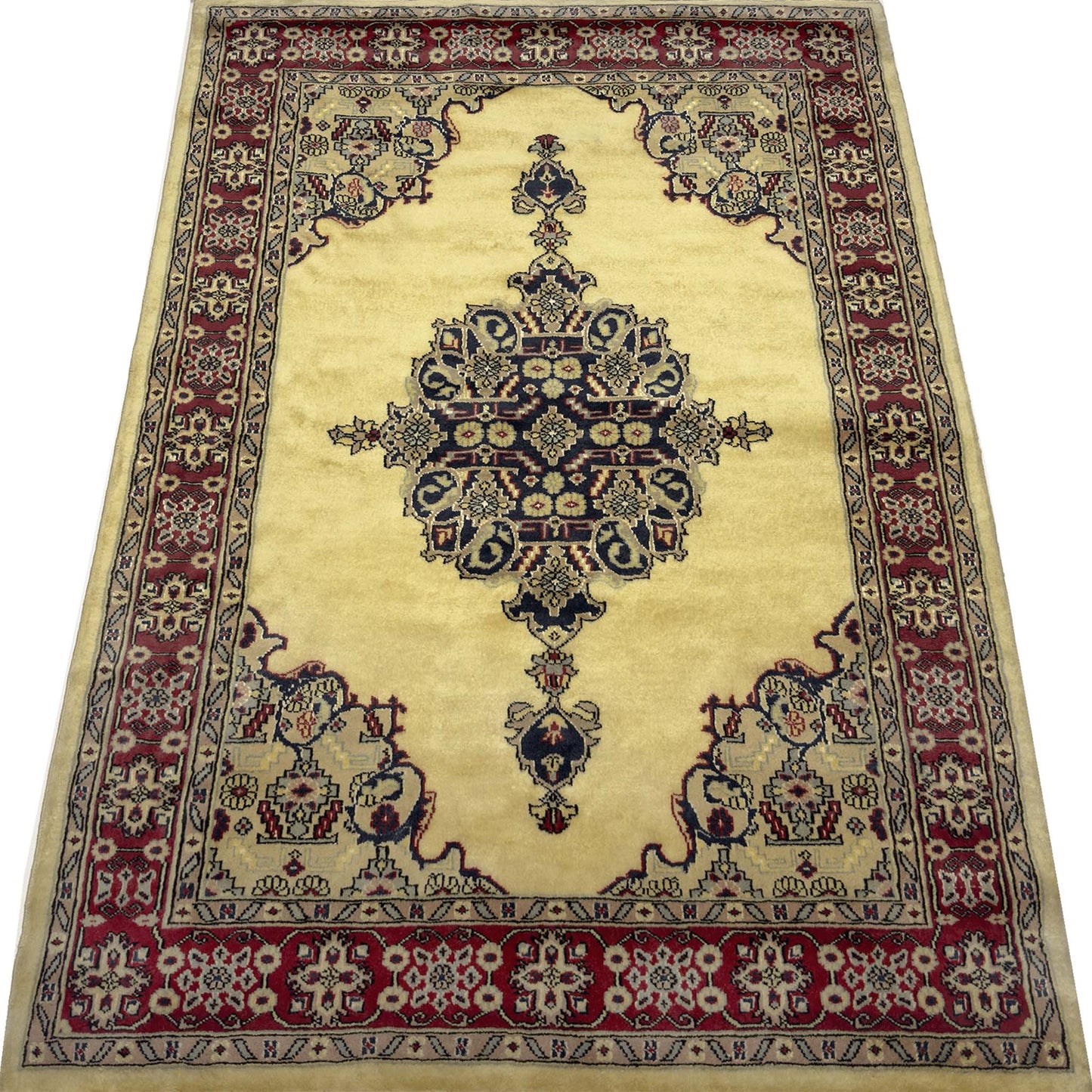 Kashan Medallion Rug - 6 x 4 ft
