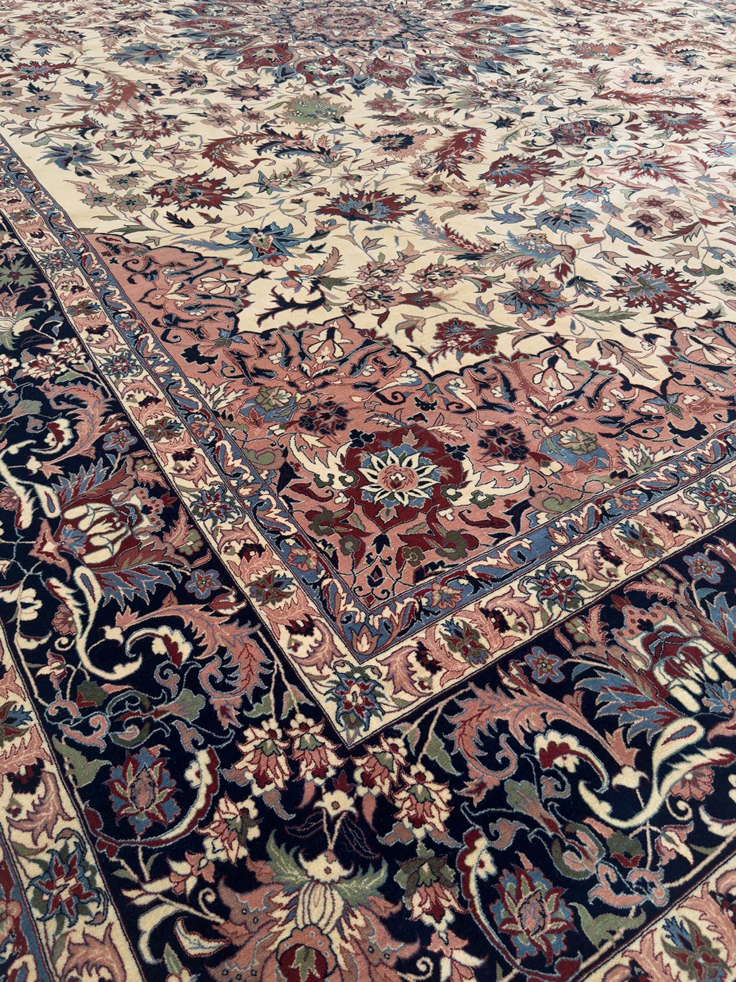 Super Isfahan Rug - 12 x 16 ft