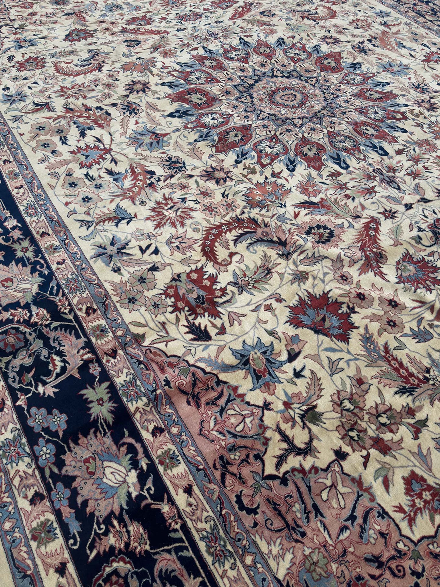 Super Isfahan Rug - 12 x 16 ft