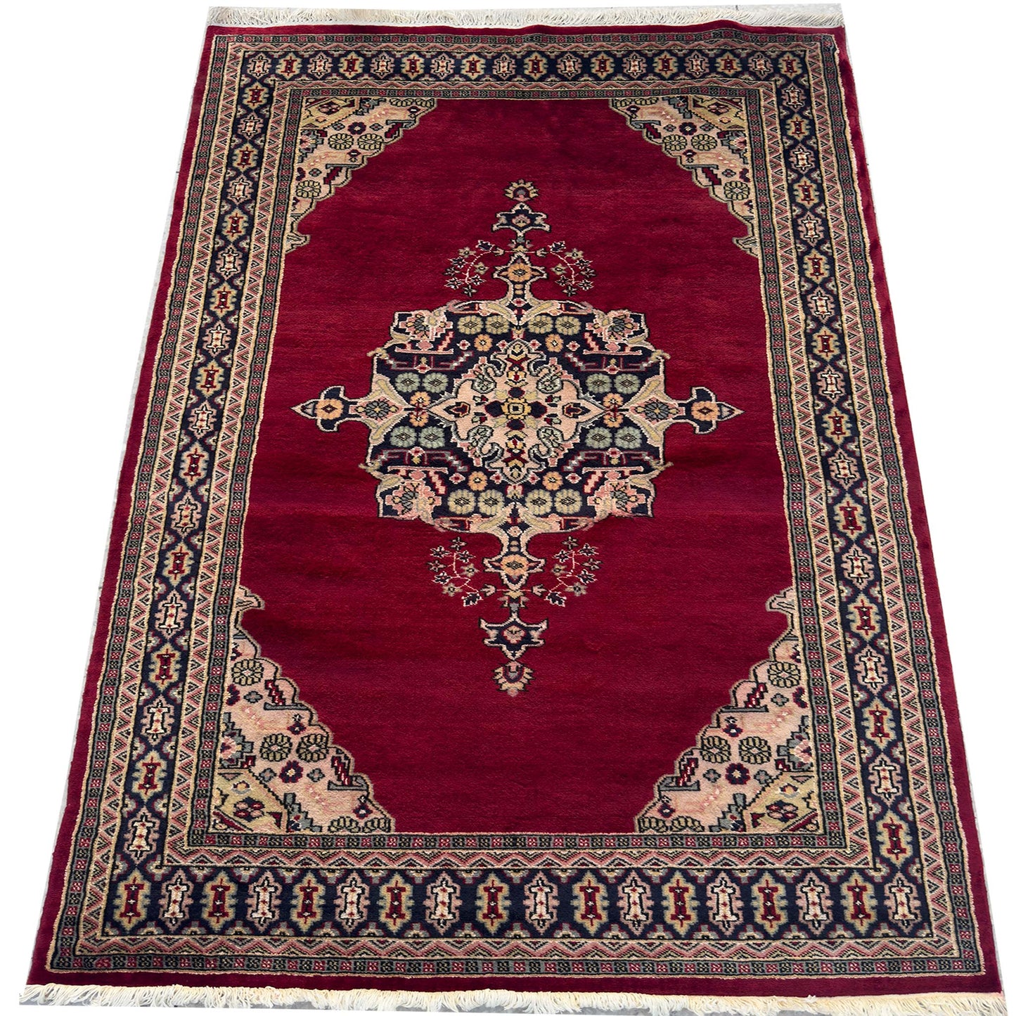 Kashan Rug - 4 x 6 ft